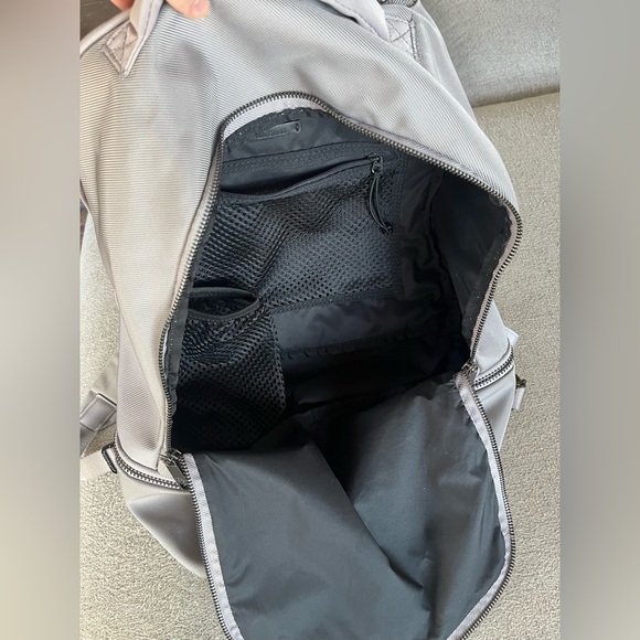 Lululemon city adventurer backpack - Picture 9 of 9